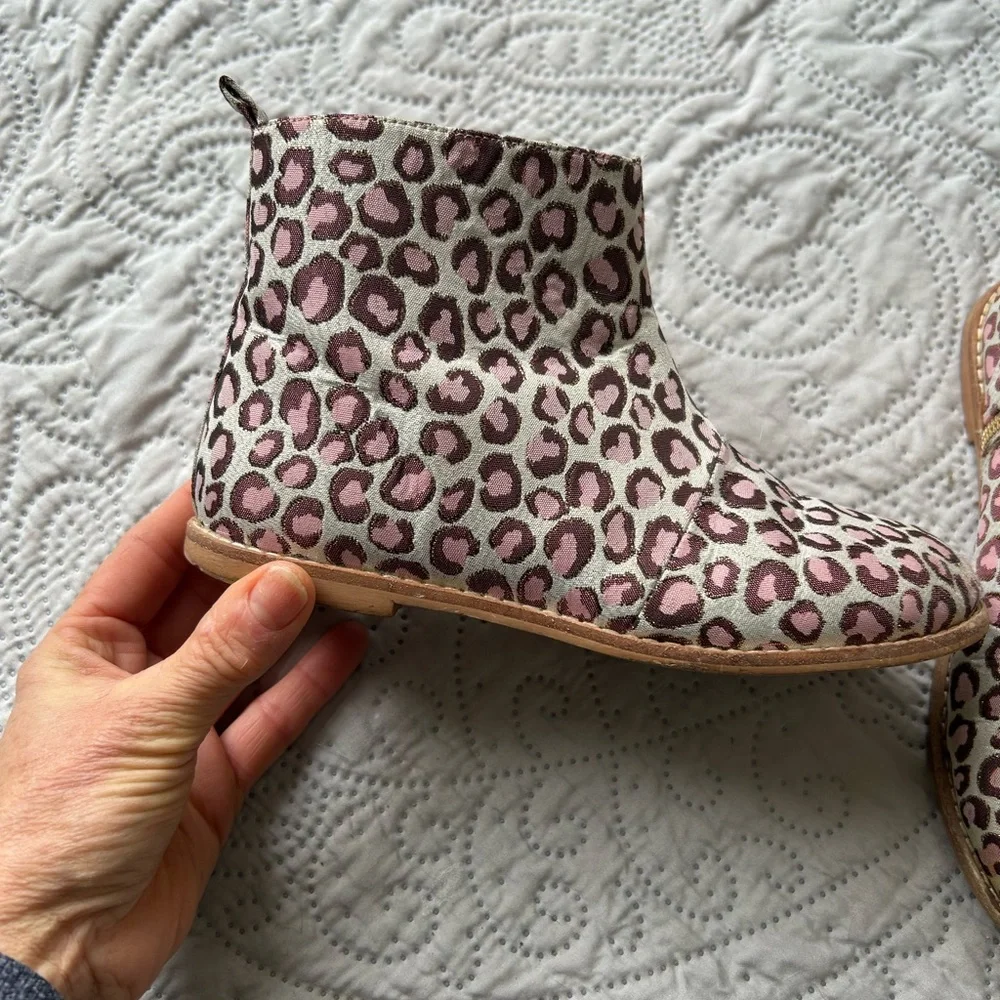 Janie and Jack short metallic animal print boots. Off white w/ pink and brown. 3